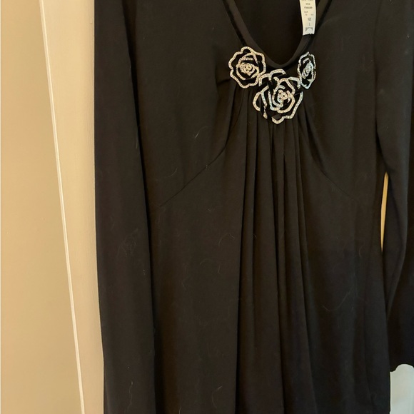 NWT White House Black Market black tunic with rose/camelia detail - Picture 2 of 6